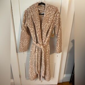 BearPaw Tan and Cream Patterned Robe